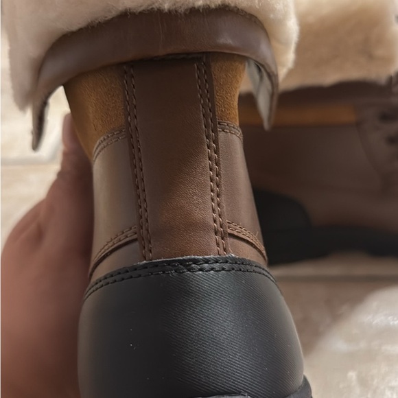 Ugg new - Picture 2 of 4